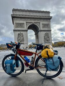 Bicycle in front of the Arc de Triomphe
